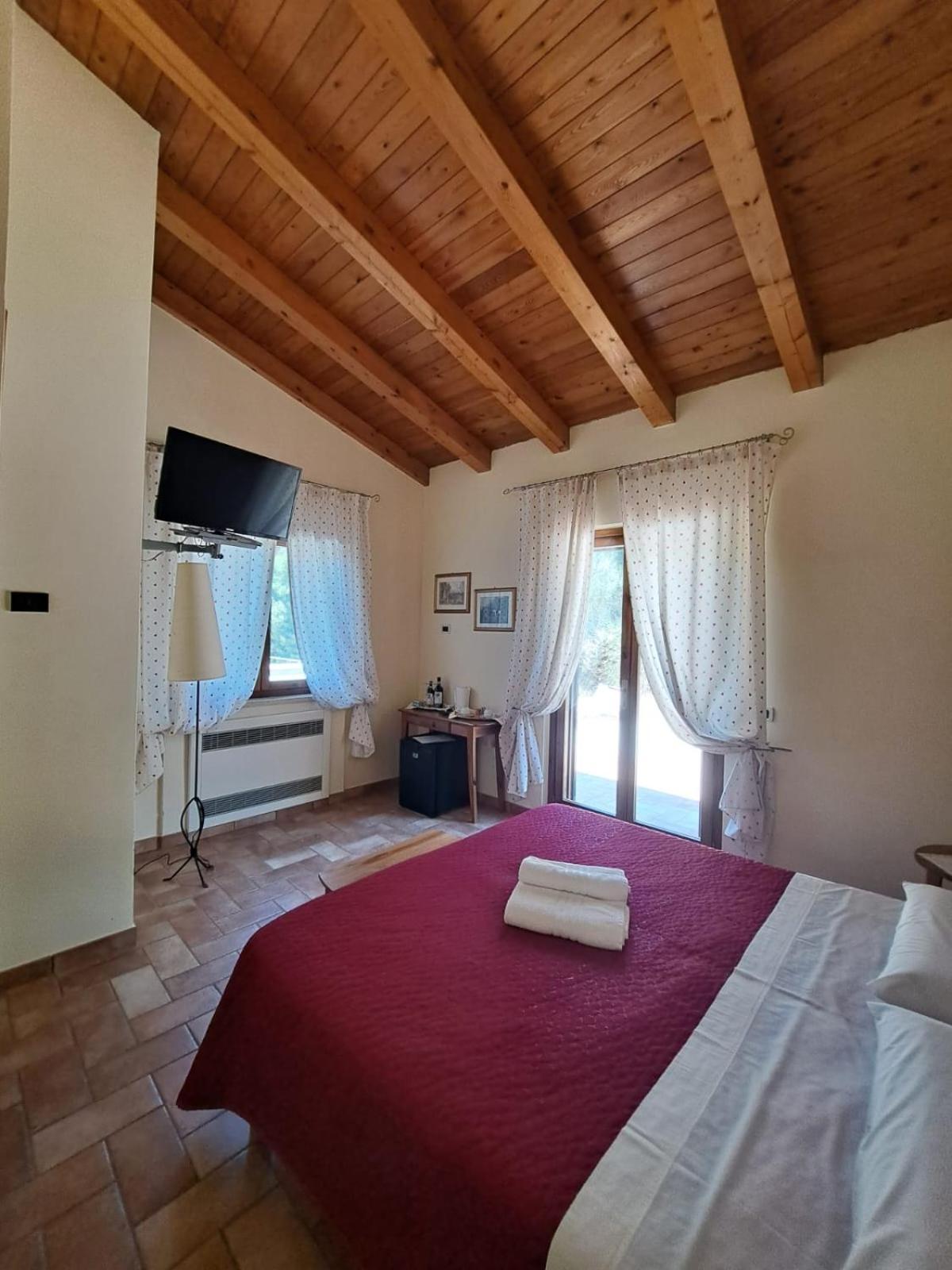 Casale Terre Rosse Bed & Breakfast Saturnia Eksteriør bilde